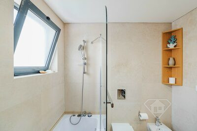 Apartamento T2 exclusivo, com estacionamento e arrecadação, na Ajuda