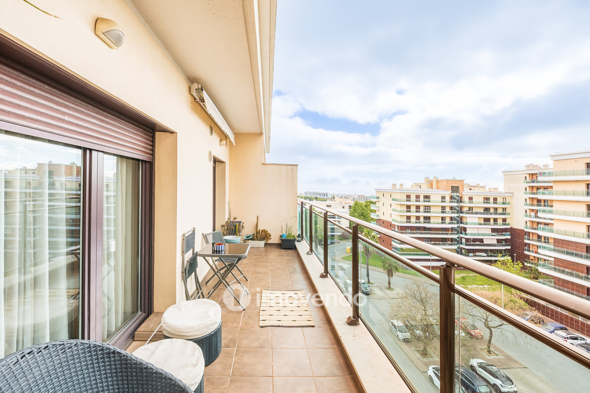 Apartamento T3 com garagem, na Urbanização Terraços da Ponte