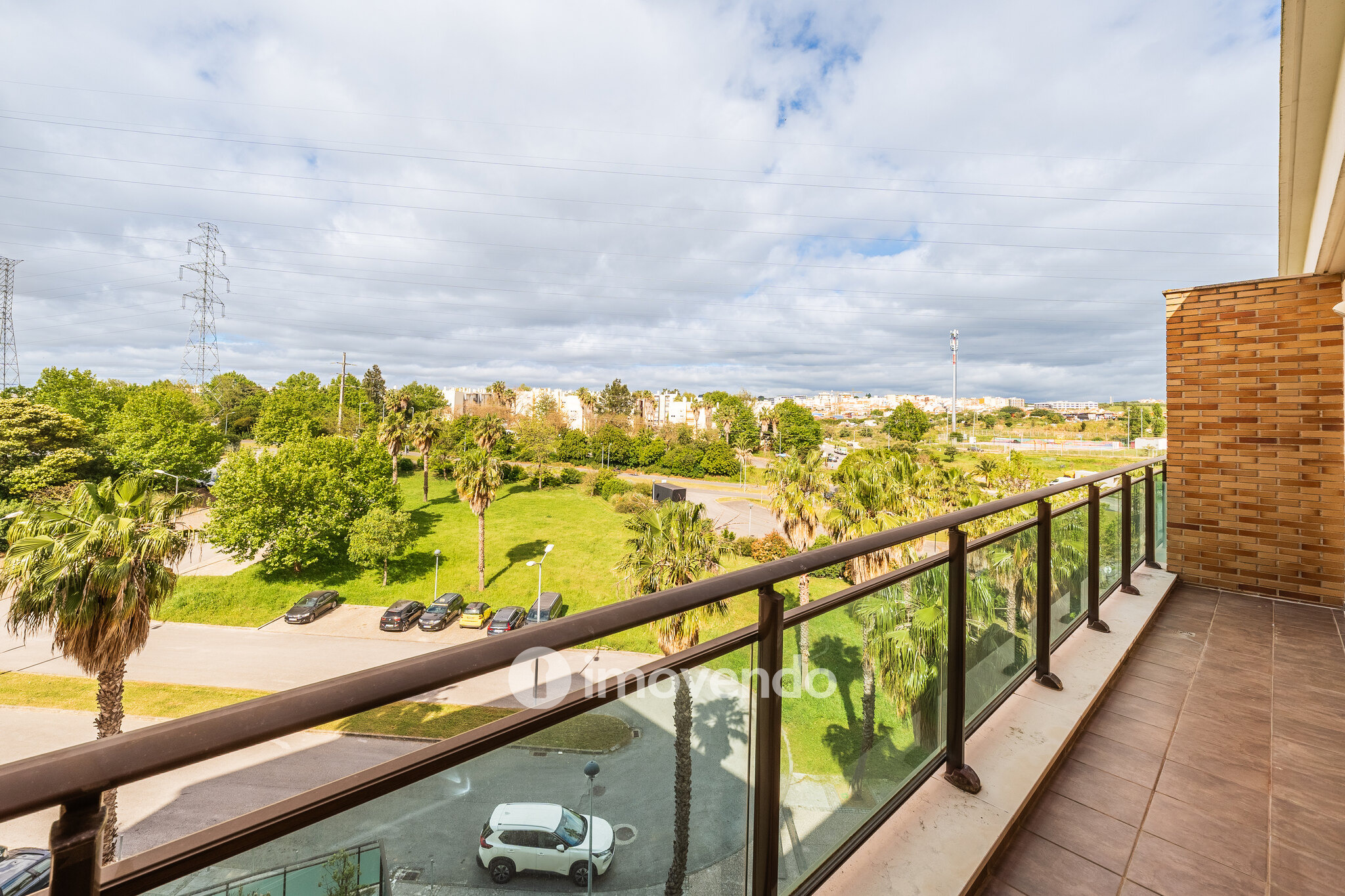 Apartamento T3 com garagem, na Urbanização Terraços da Ponte