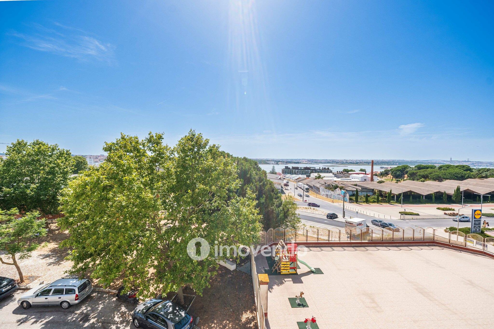 Apartamento T2 com vistas sobre o Tejo, no Seixal