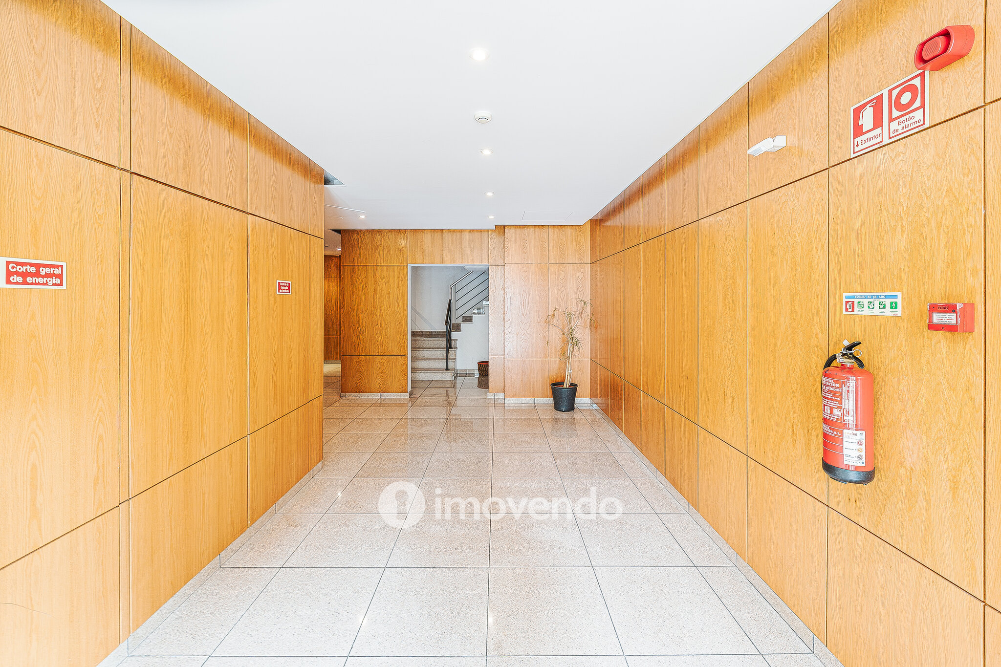 Apartamento T3 com garagem, na Urbanização Terraços da Ponte