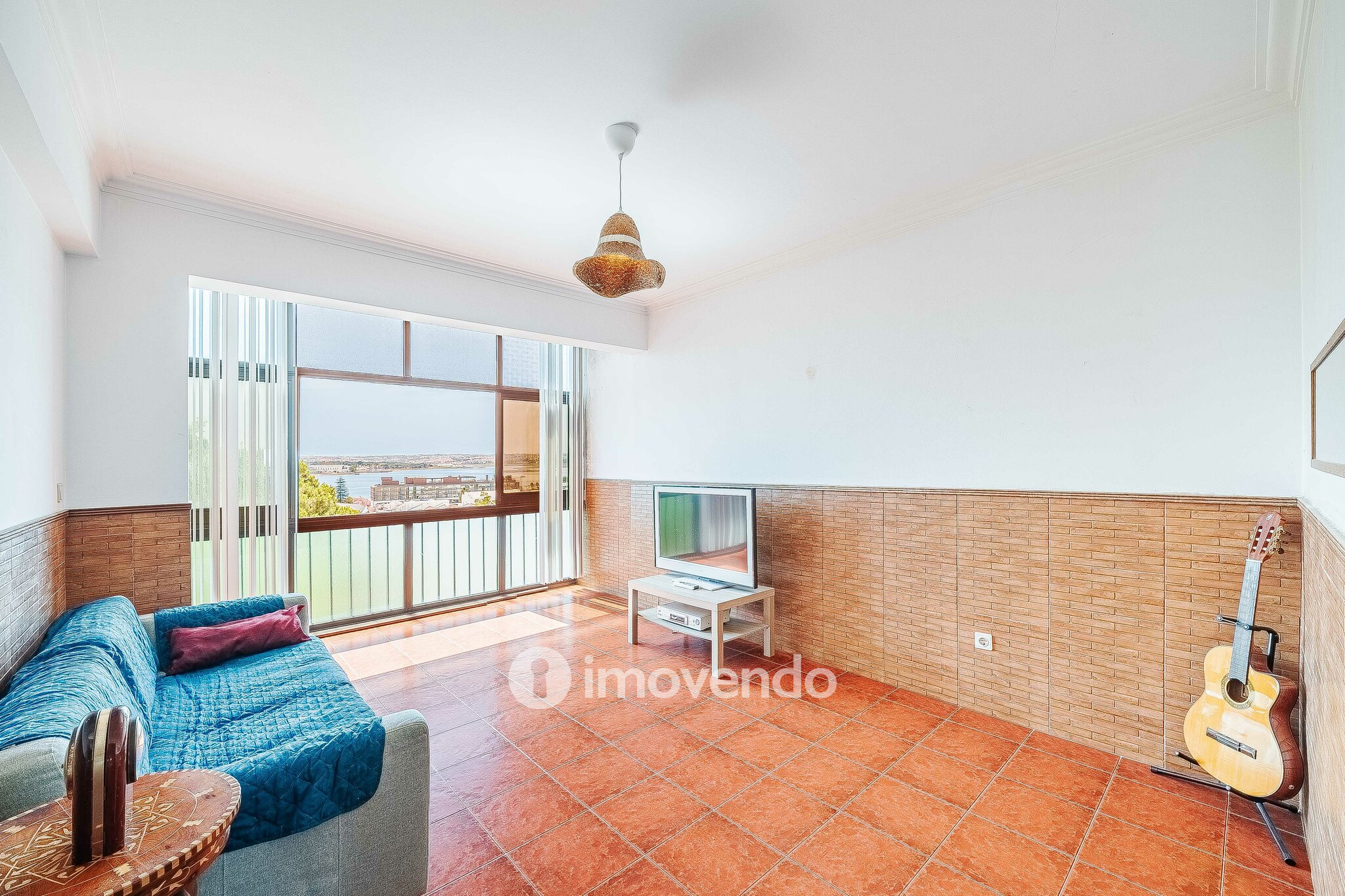 Apartamento T2 com vistas sobre o Tejo, no Seixal