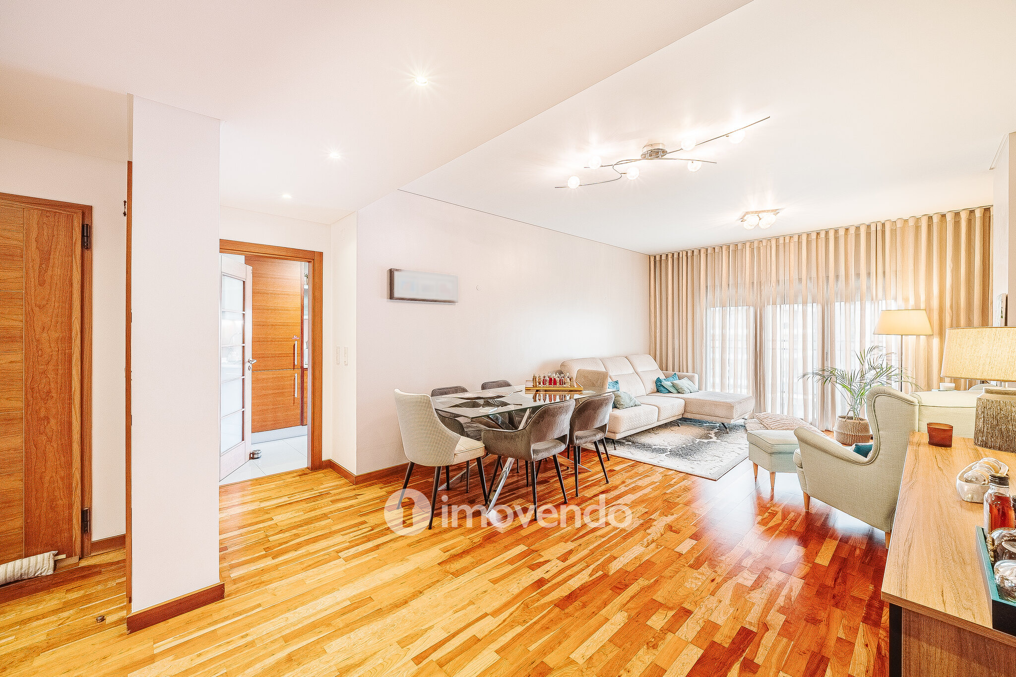 Apartamento T3 com garagem, na Urbanização Terraços da Ponte