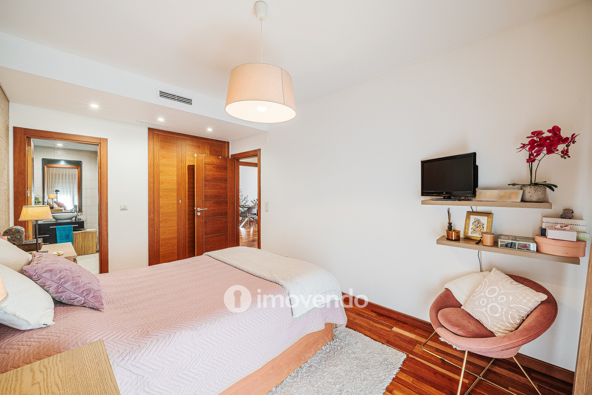 Apartamento T3 com garagem, na Urbanização Terraços da Ponte