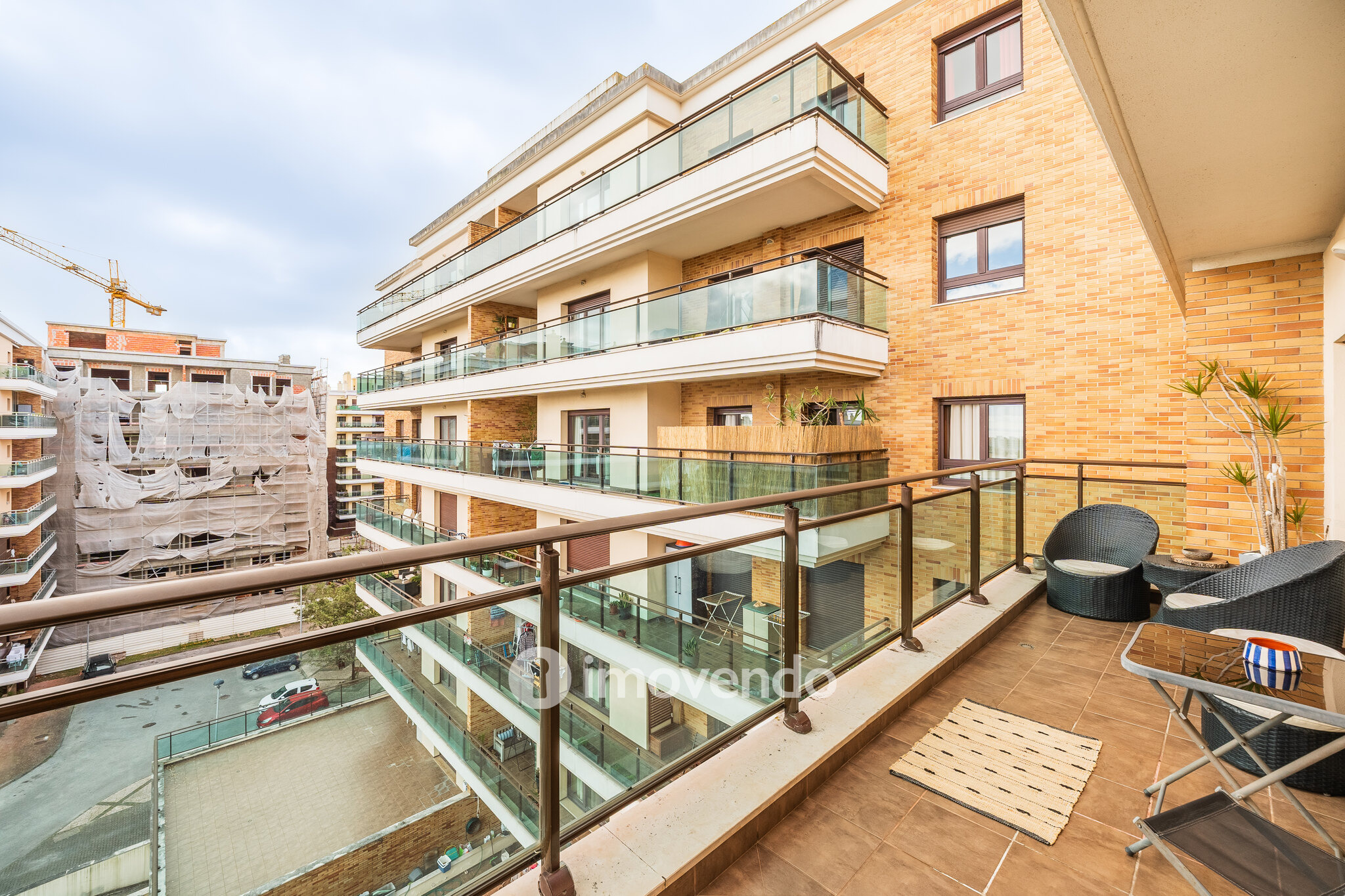 Apartamento T3 com garagem, na Urbanização Terraços da Ponte