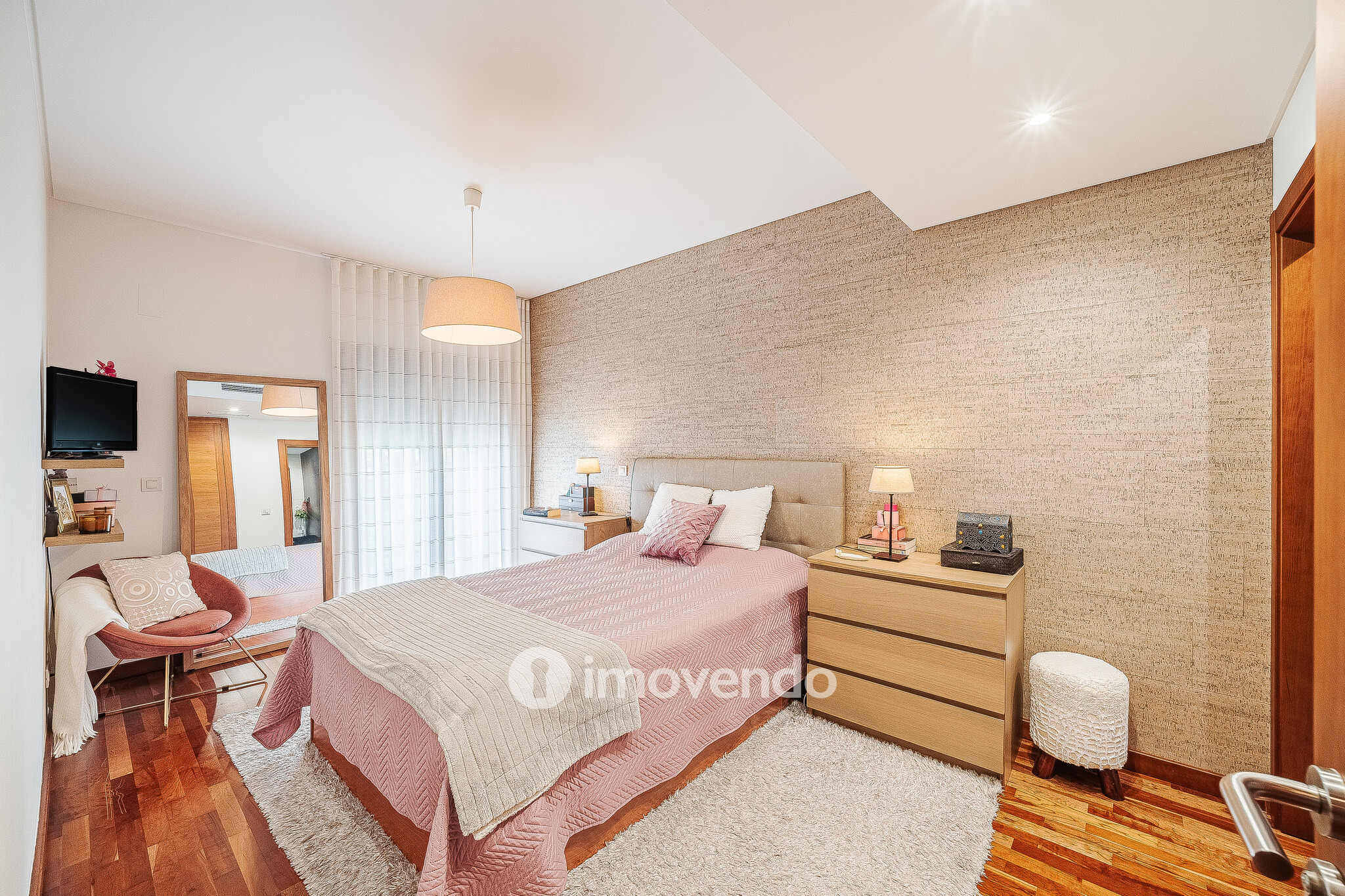 Apartamento T3 com garagem, na Urbanização Terraços da Ponte