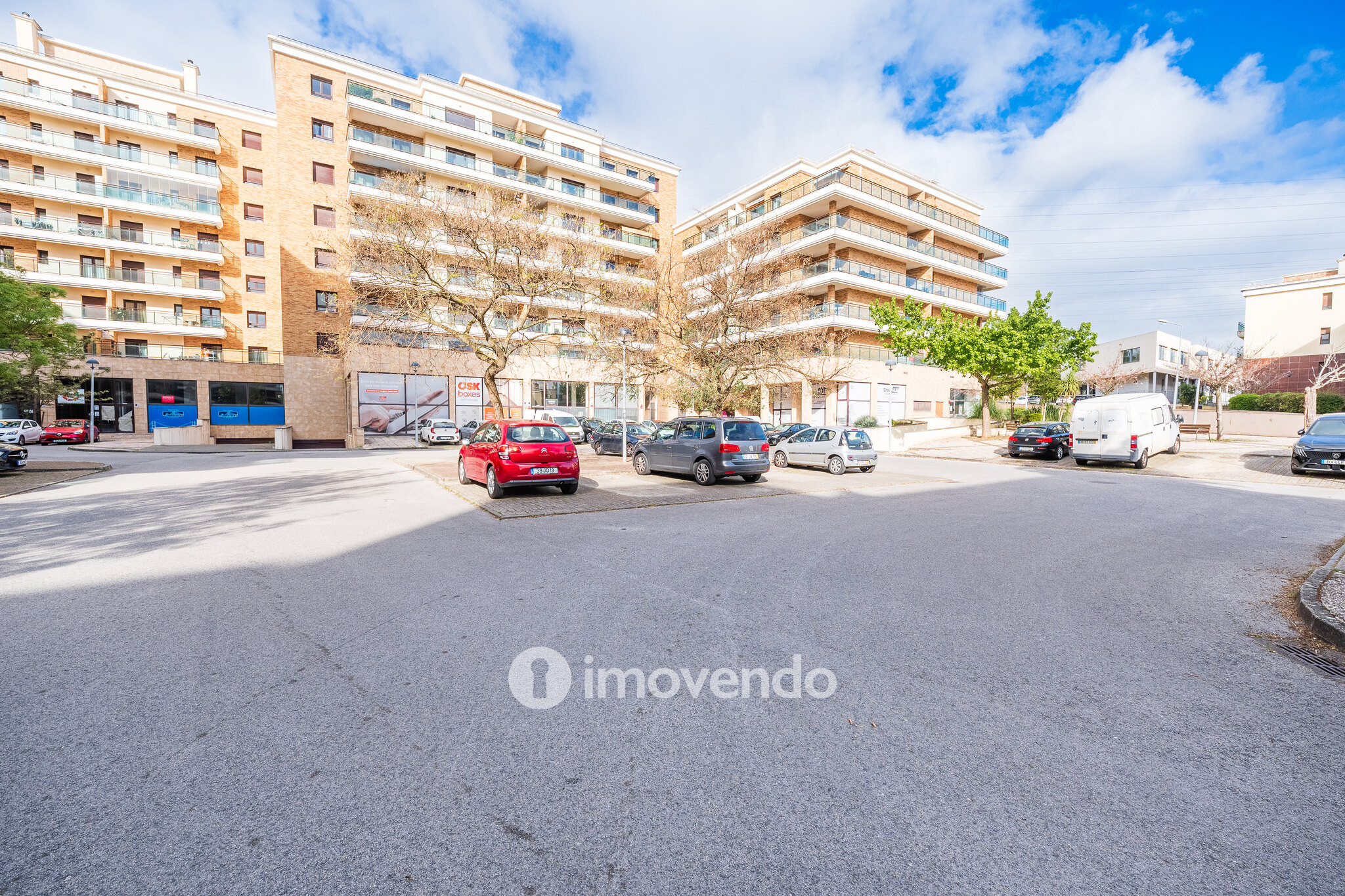 Apartamento T3 com garagem, na Urbanização Terraços da Ponte