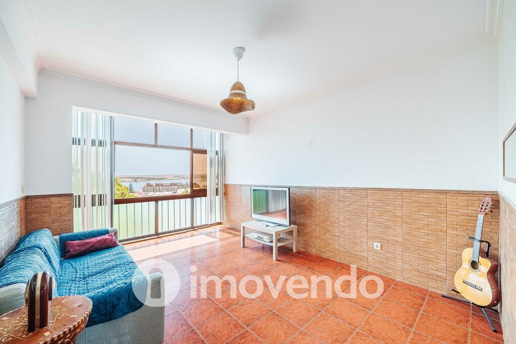 Apartamento T2 em Seixal, Seixal com 79 m<sup>2</sup> por 270.000