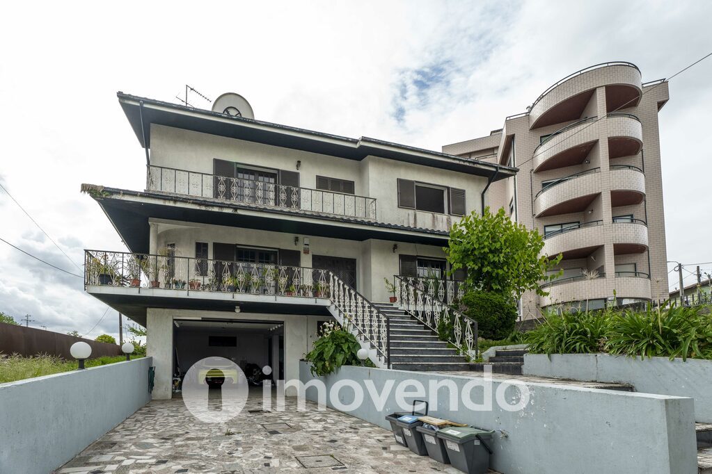 Moradia T4 em Gondomar, Rio Tinto com 1.867 m<sup>2</sup> por 540.000