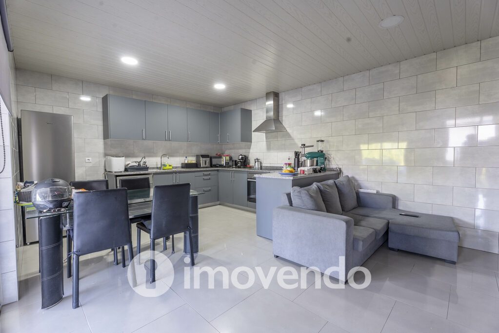 Moradia T4 em Águeda, Travassô com 1.464 m<sup>2</sup> por 255.500