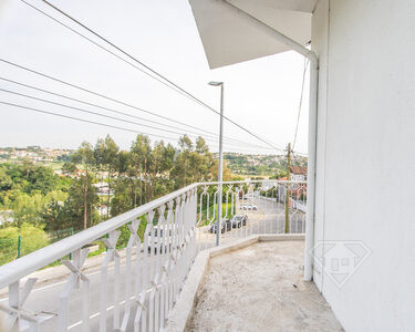 Moradia isolada T4, com piscina, quintal e vistas Rio, em Gondomar