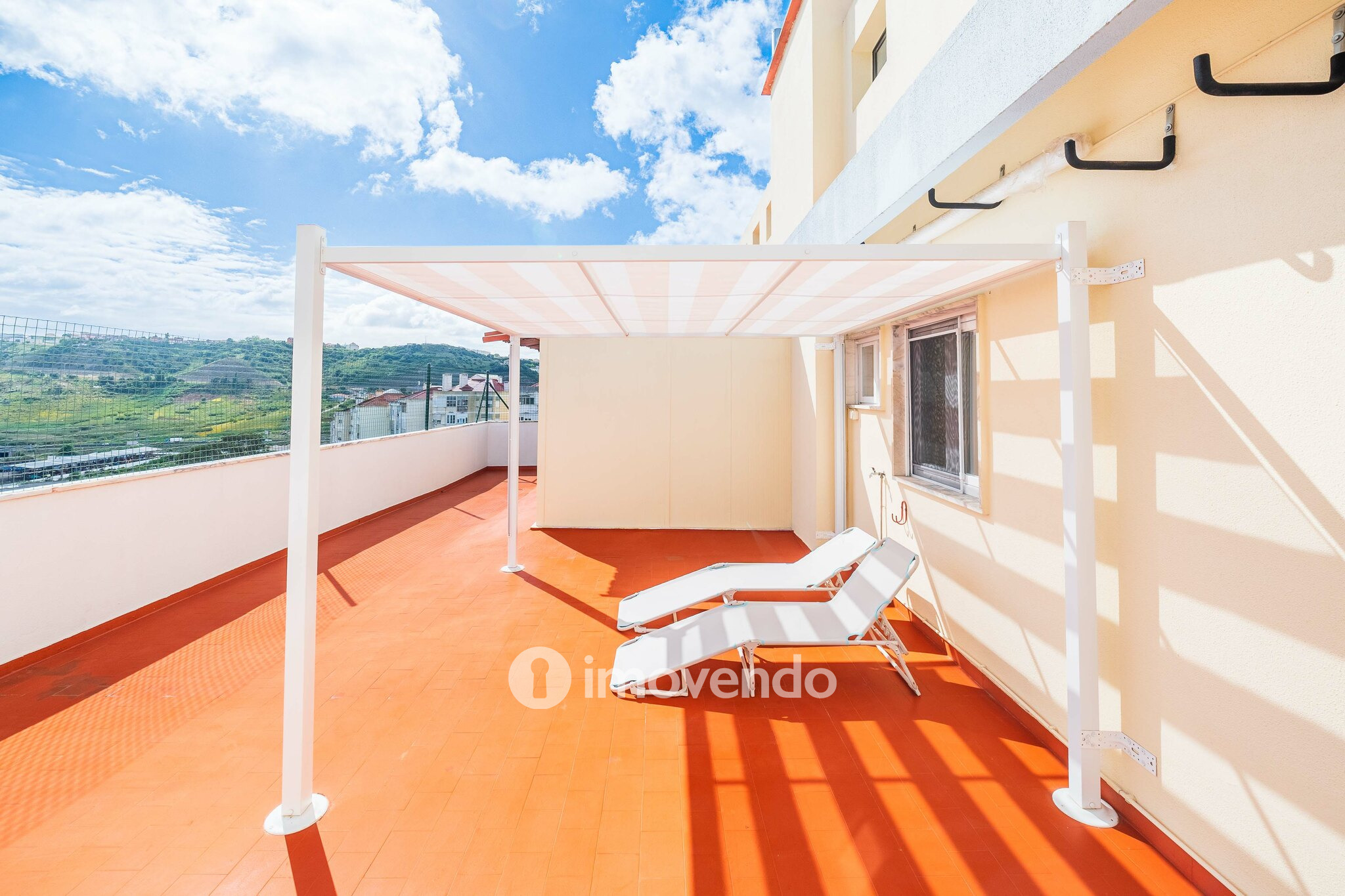 Apartamento T2 com terraço enorme, na Póvoa de Santo Adrião