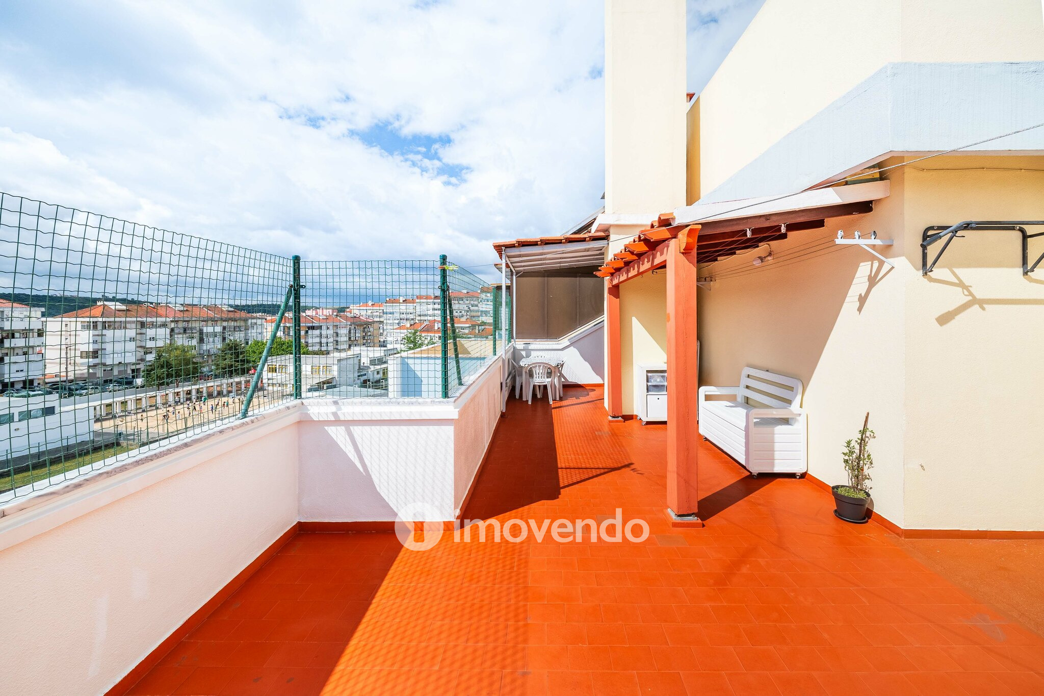 Apartamento T2 com terraço enorme, na Póvoa de Santo Adrião