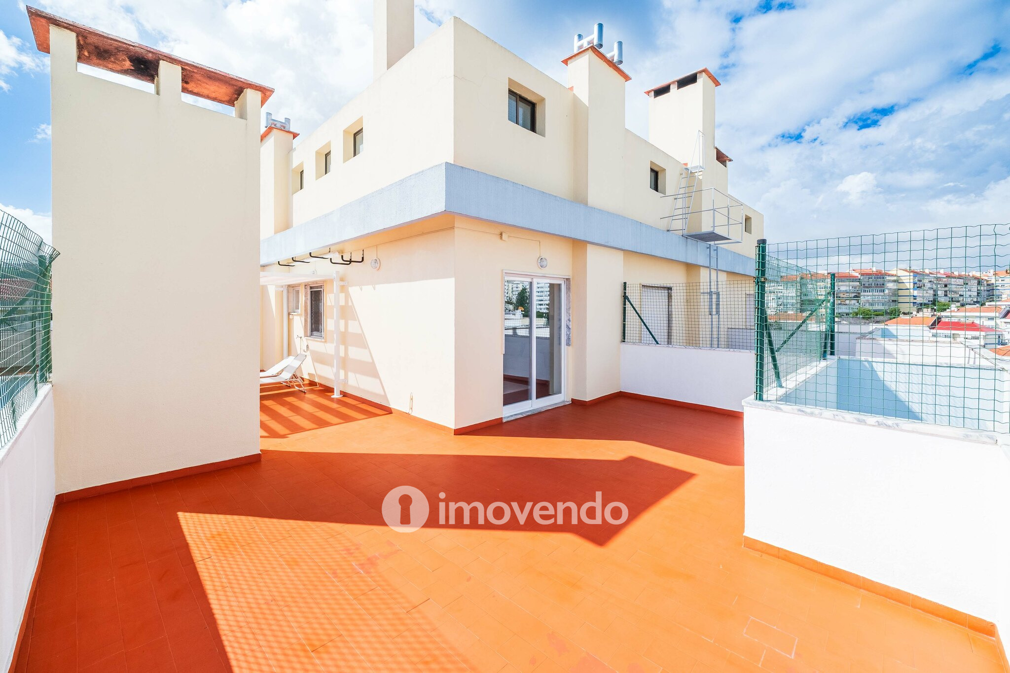 Apartamento T2 com terraço enorme, na Póvoa de Santo Adrião