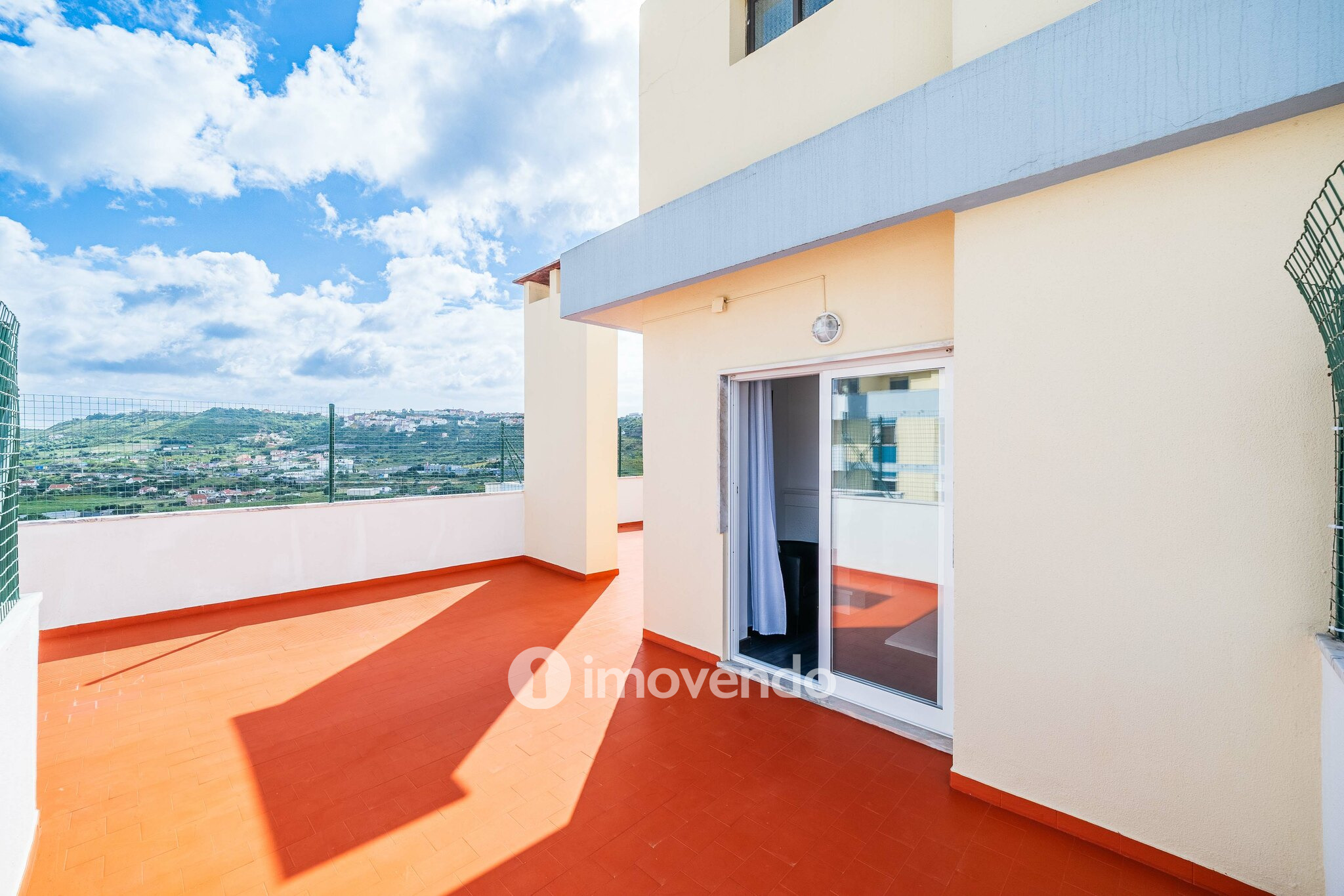 Apartamento T2 com terraço enorme, na Póvoa de Santo Adrião