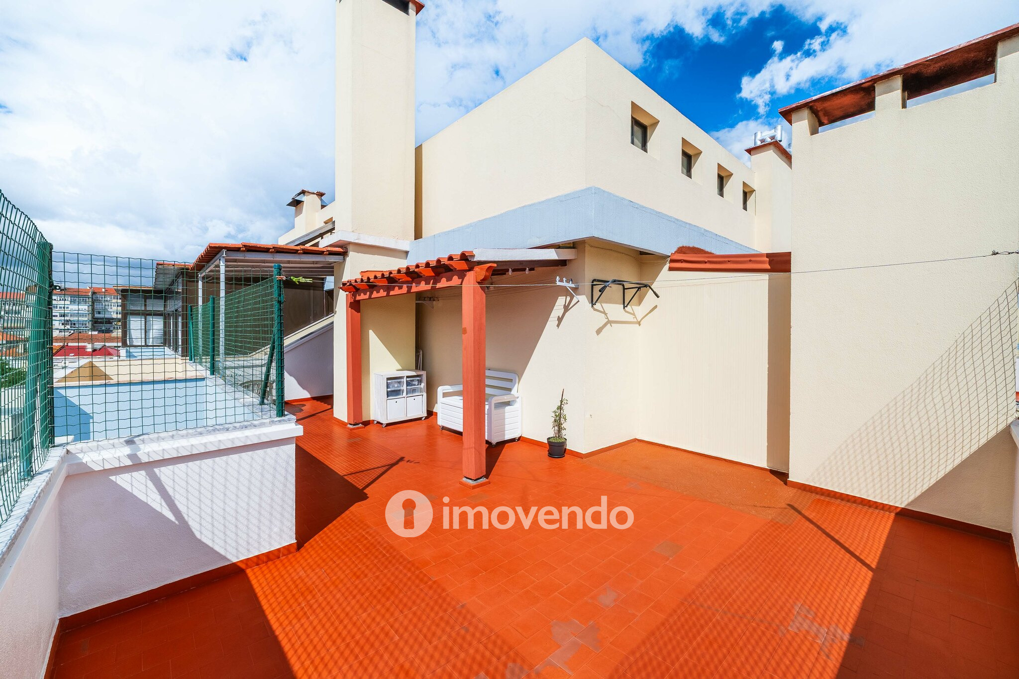 Apartamento T2 com terraço enorme, na Póvoa de Santo Adrião