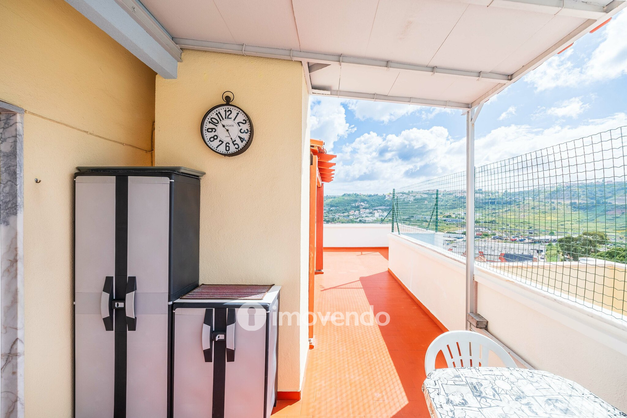 Apartamento T2 com terraço enorme, na Póvoa de Santo Adrião