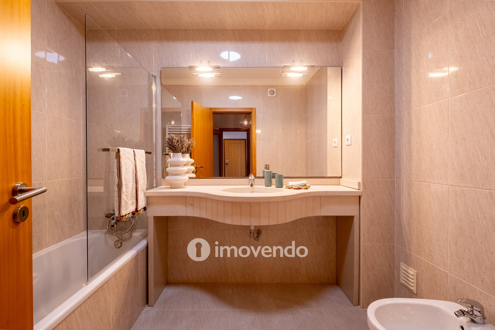 Apartamento T2 moderno, com garagem e terraço, em Condeixa-a-Nova