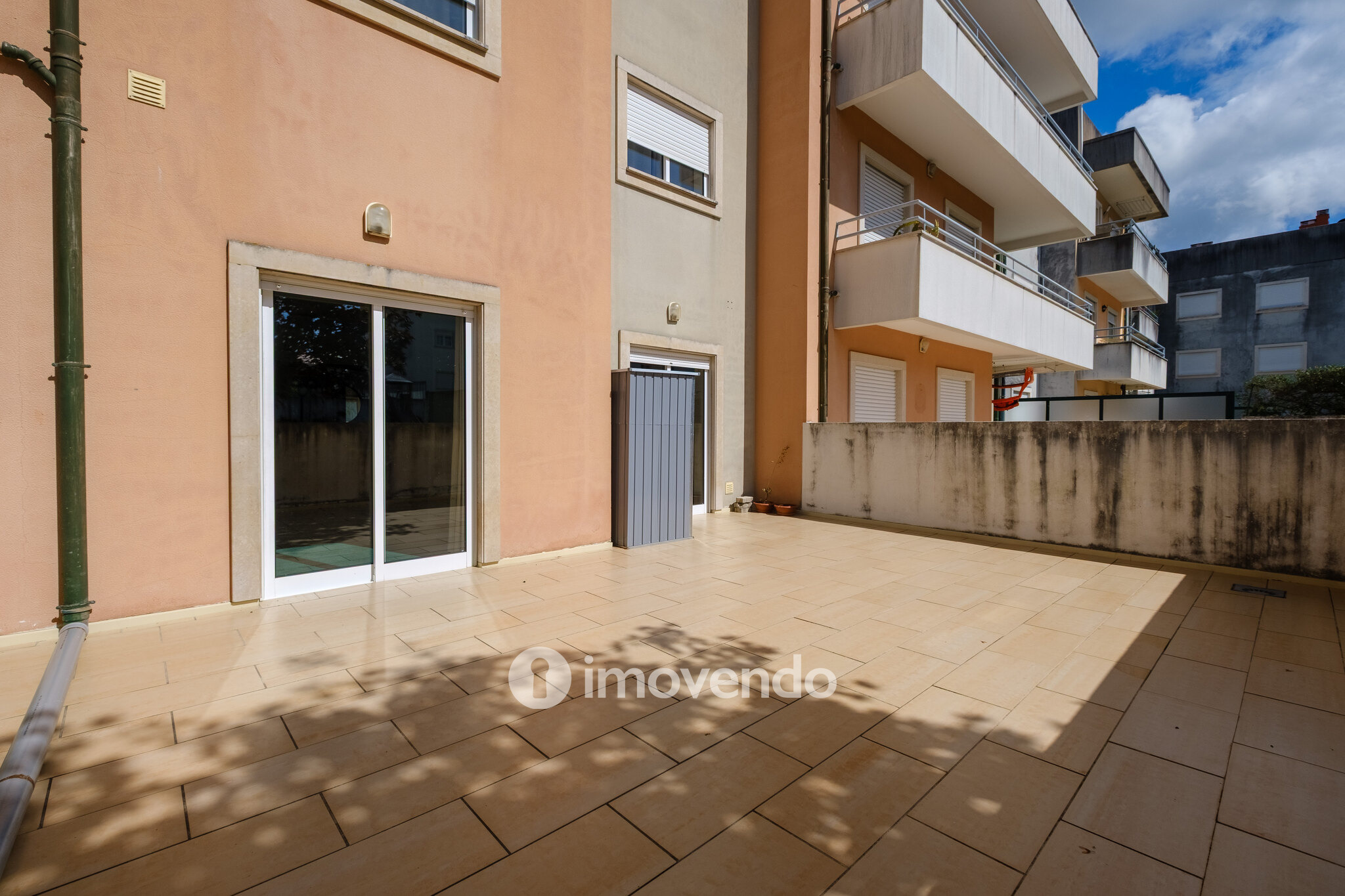 Apartamento T2 moderno, com garagem e terraço, em Condeixa-a-Nova