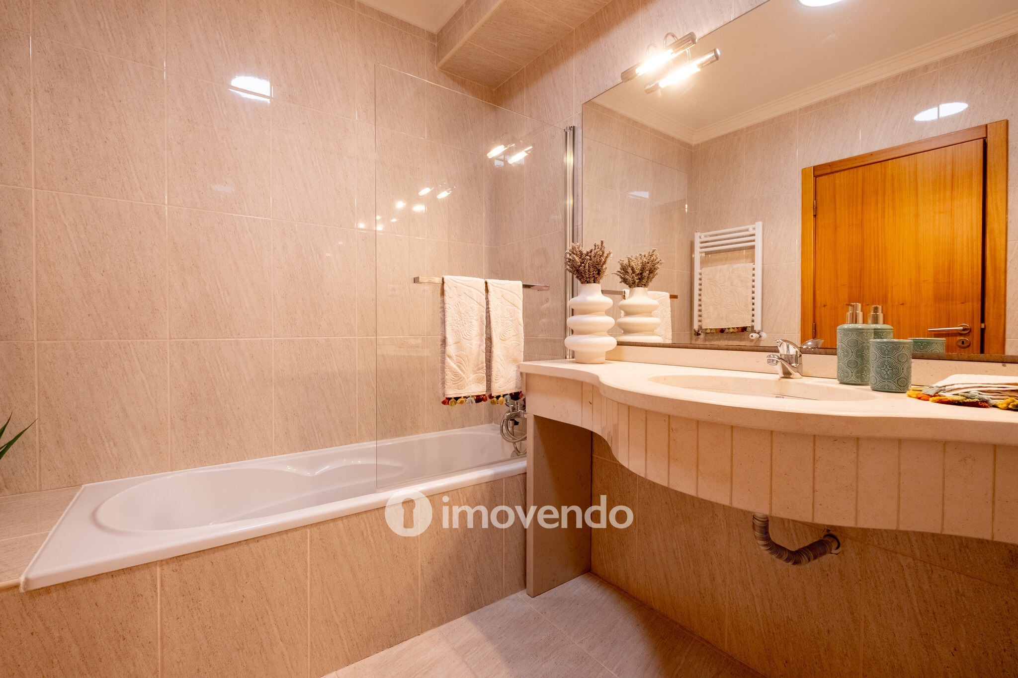 Apartamento T2 moderno, com garagem e terraço, em Condeixa-a-Nova