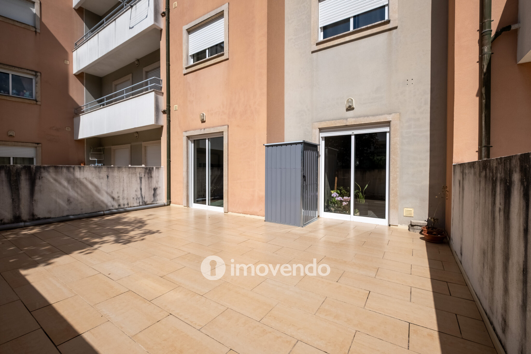 Apartamento T2 moderno, com garagem e terraço, em Condeixa-a-Nova