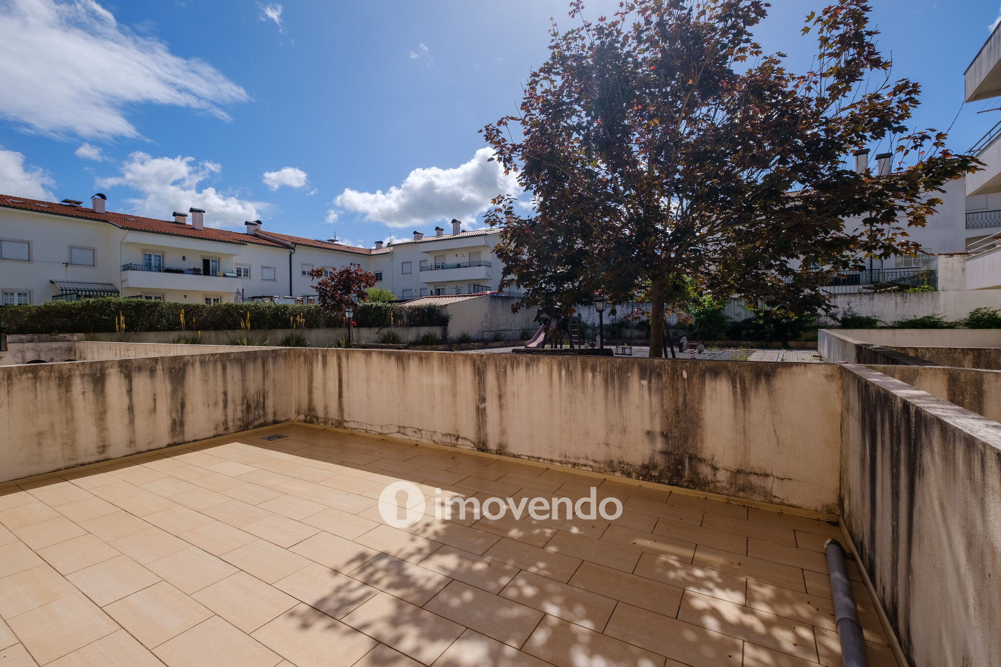 Apartamento T2 moderno, com garagem e terraço, em Condeixa-a-Nova