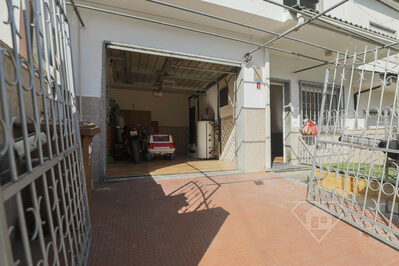 Moradia T3 com garagem e áreas amplas, em Vale de Milhaços, Corroios