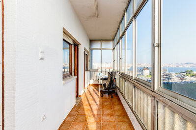 Apartamento T4, com vistas únicas sobre o Rio Tejo, em Cacilhas