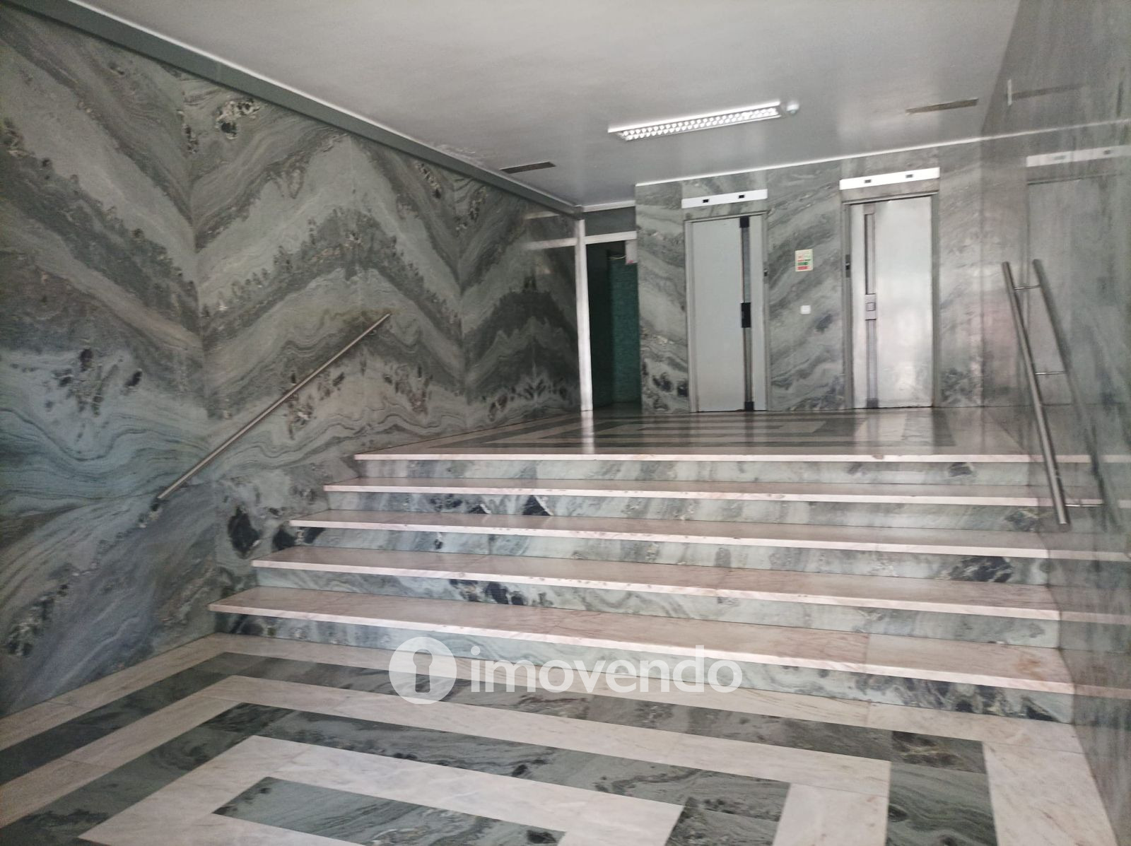 Apartamento T3+1 remodelado, no centro de Coimbra