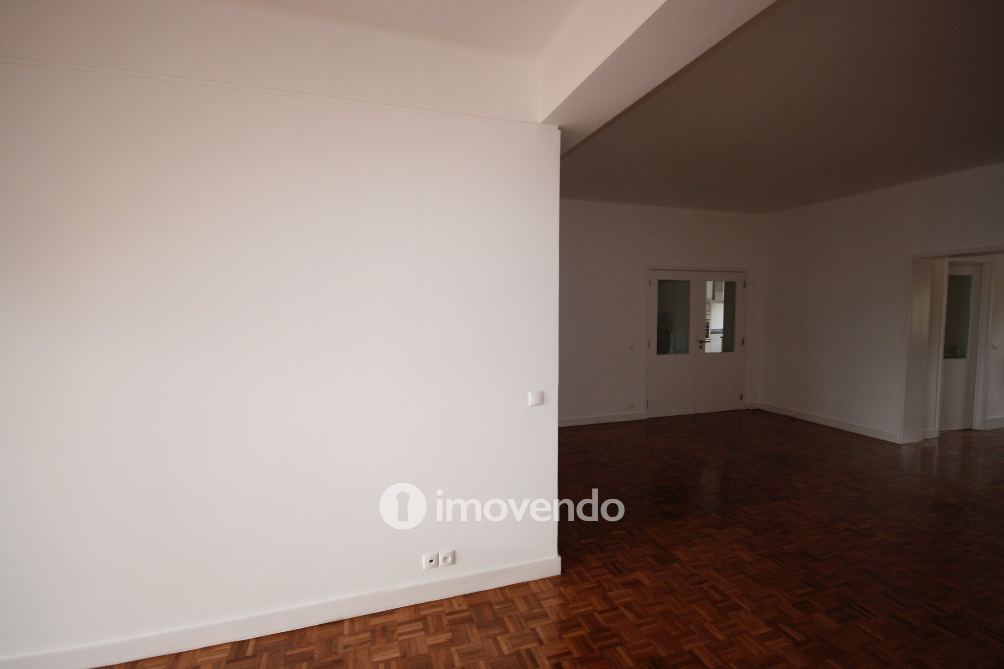 Apartamento T3+1 remodelado, no centro de Coimbra