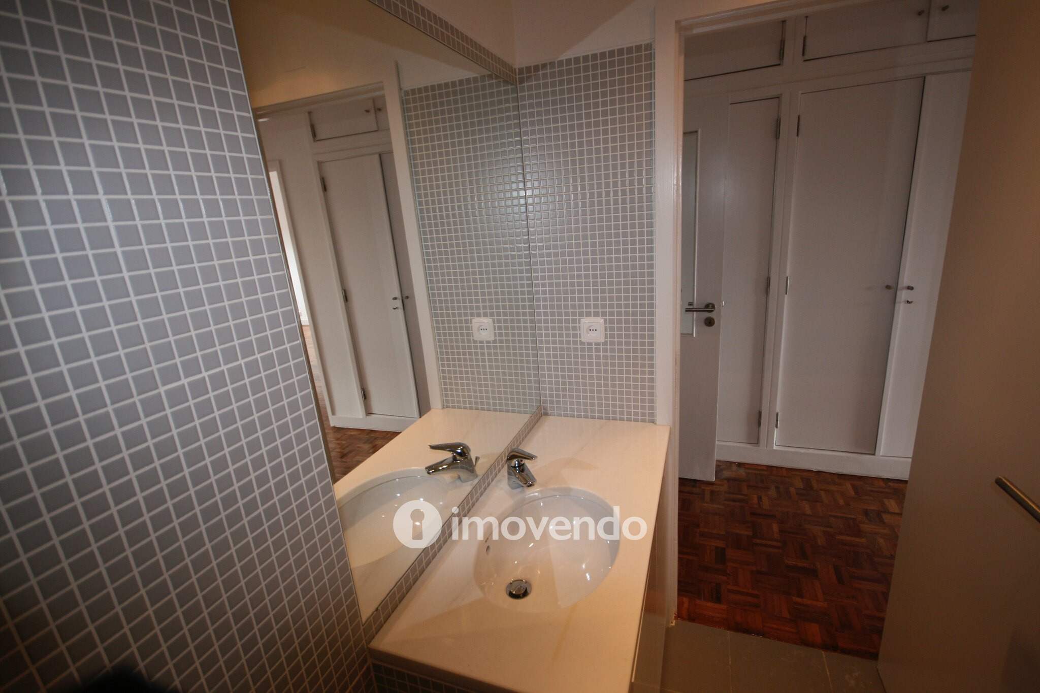 Apartamento T3+1 remodelado, no centro de Coimbra