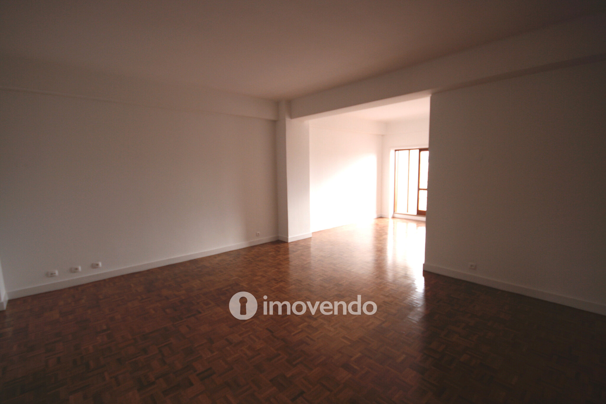 Apartamento T3+1 remodelado, no centro de Coimbra