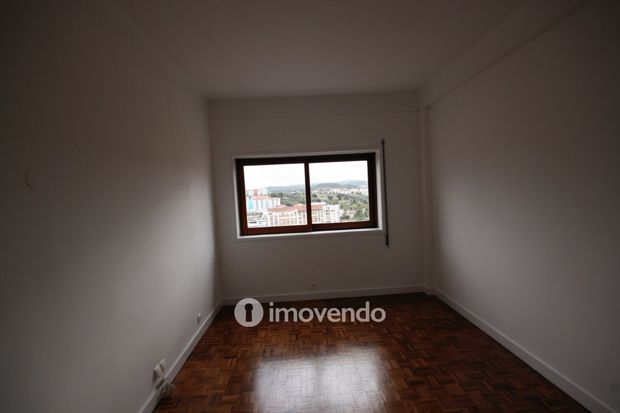 Apartamento T3+1 remodelado, no centro de Coimbra