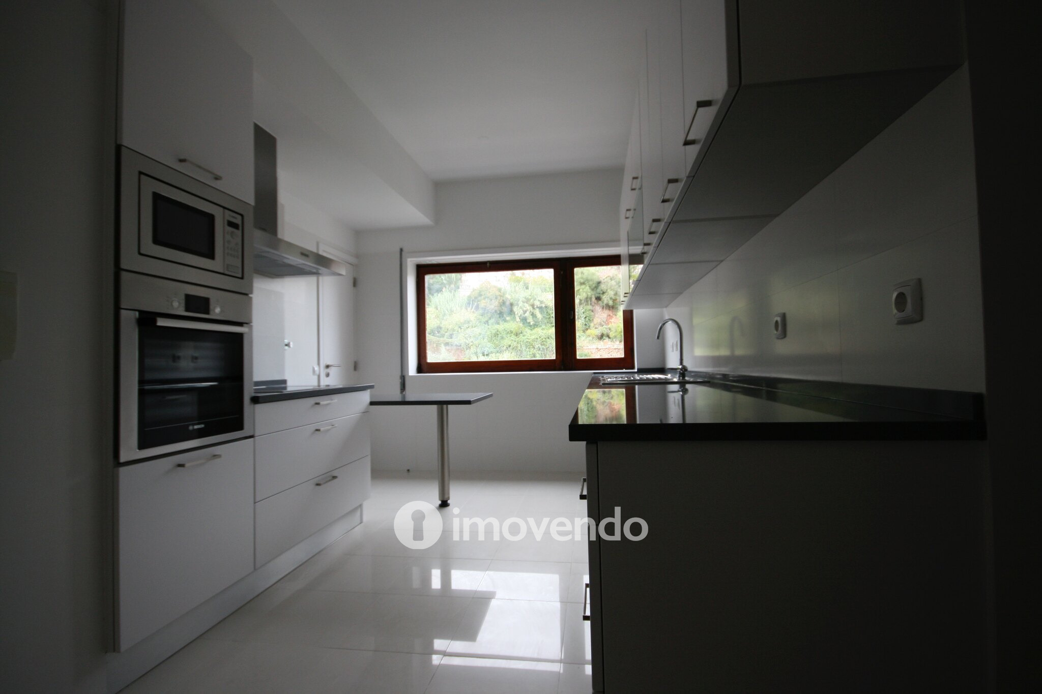 Apartamento T3+1 remodelado, no centro de Coimbra
