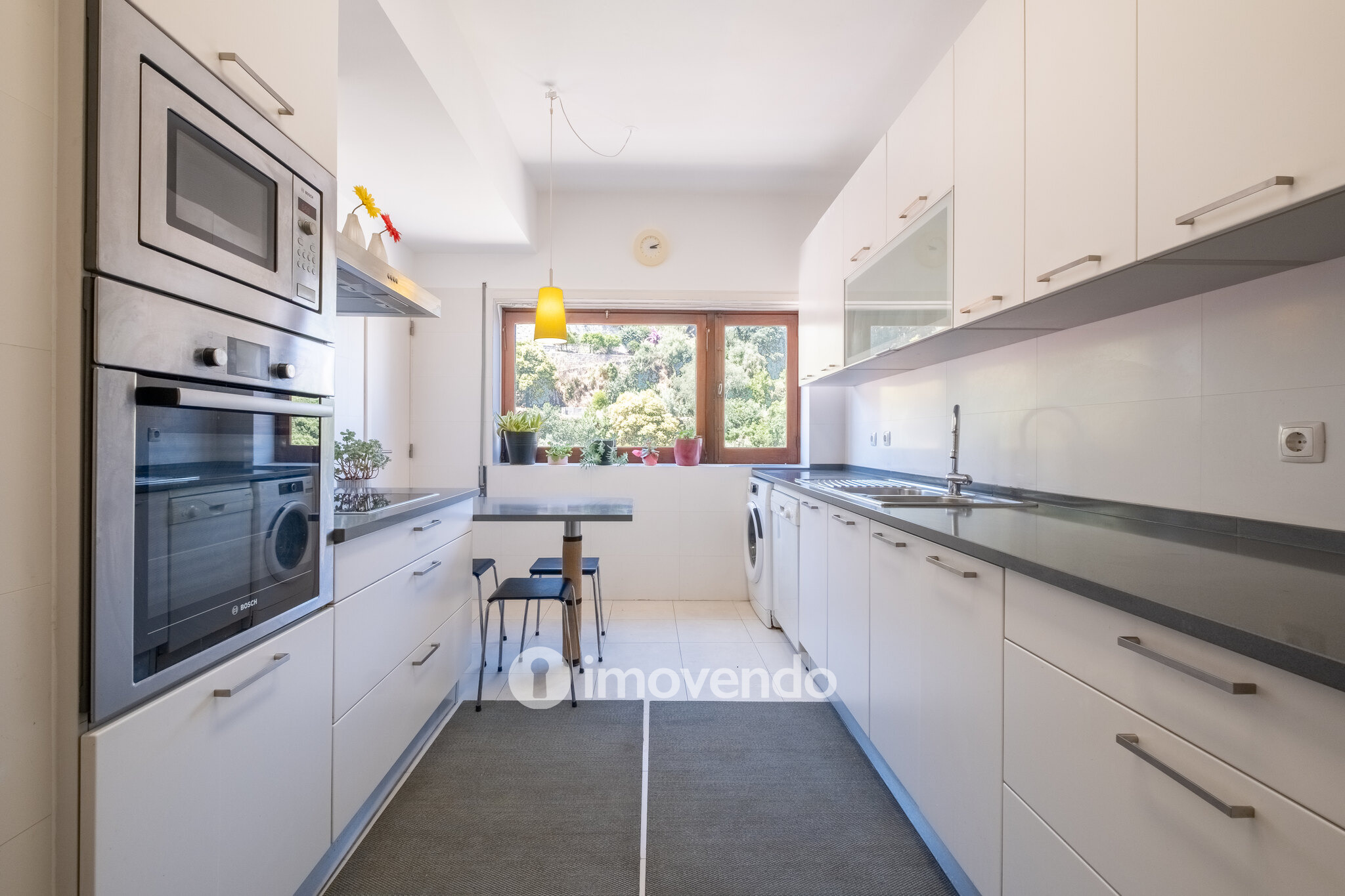 Apartamento T3+1 remodelado, no centro de Coimbra