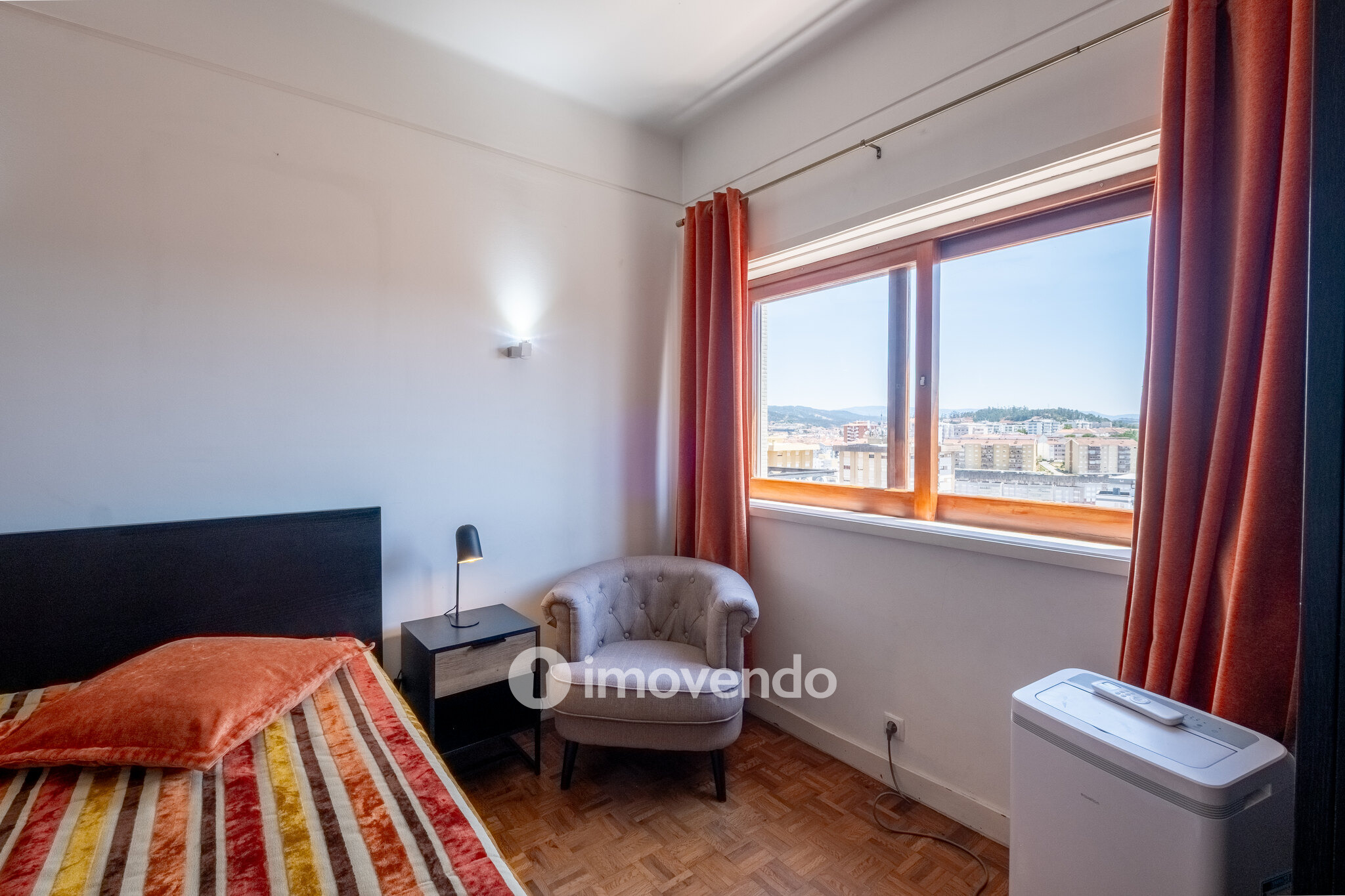 Apartamento T3+1 remodelado, no centro de Coimbra
