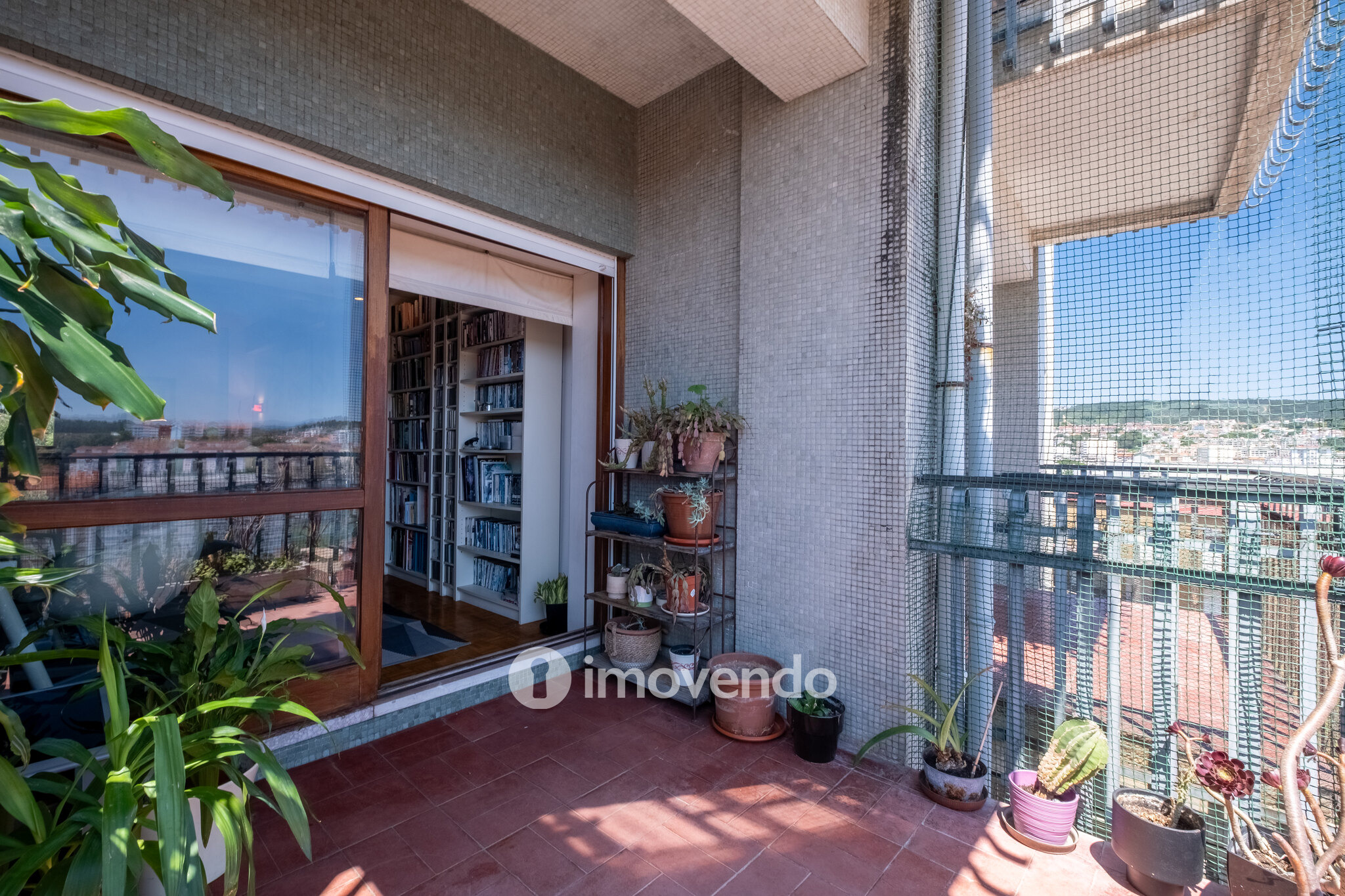 Apartamento T3+1 remodelado, no centro de Coimbra