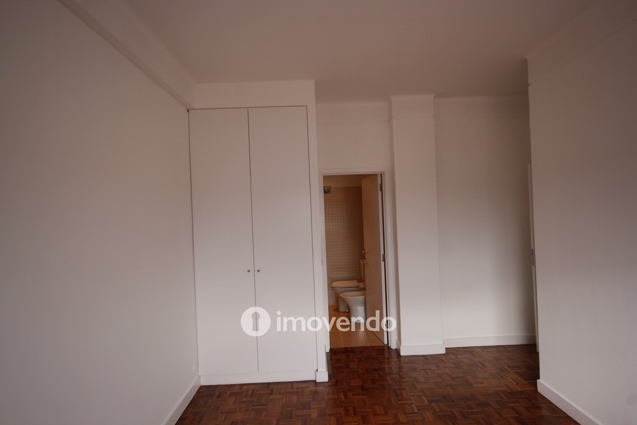 Apartamento T3+1 remodelado, no centro de Coimbra