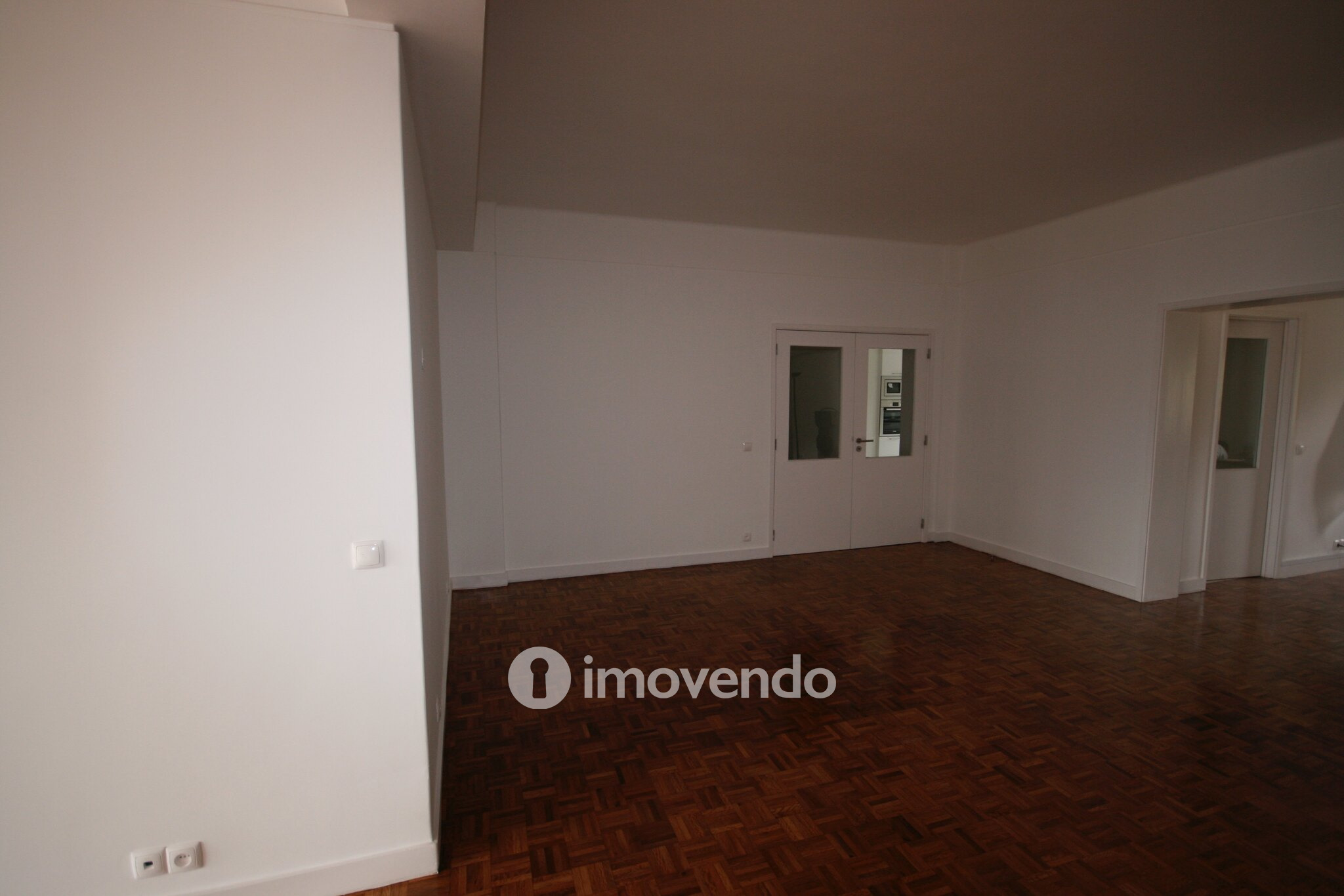 Apartamento T3+1 remodelado, no centro de Coimbra