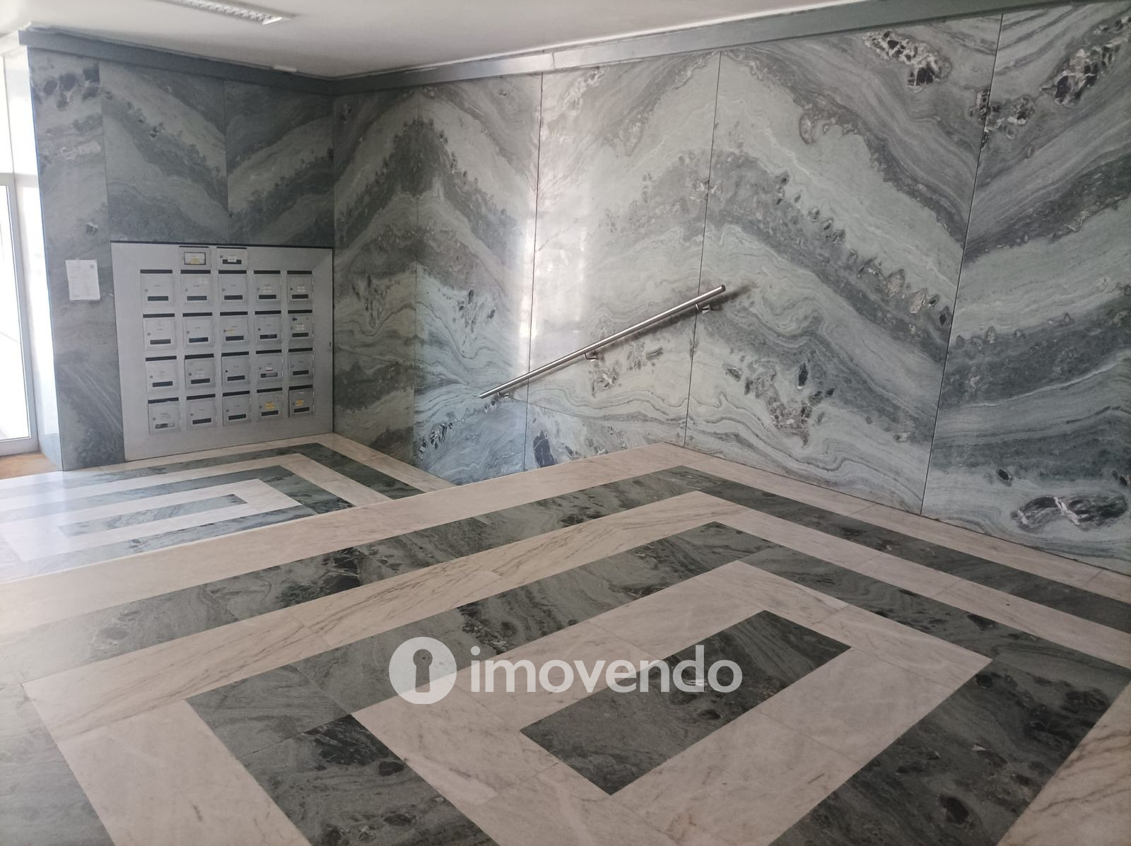 Apartamento T3+1 remodelado, no centro de Coimbra