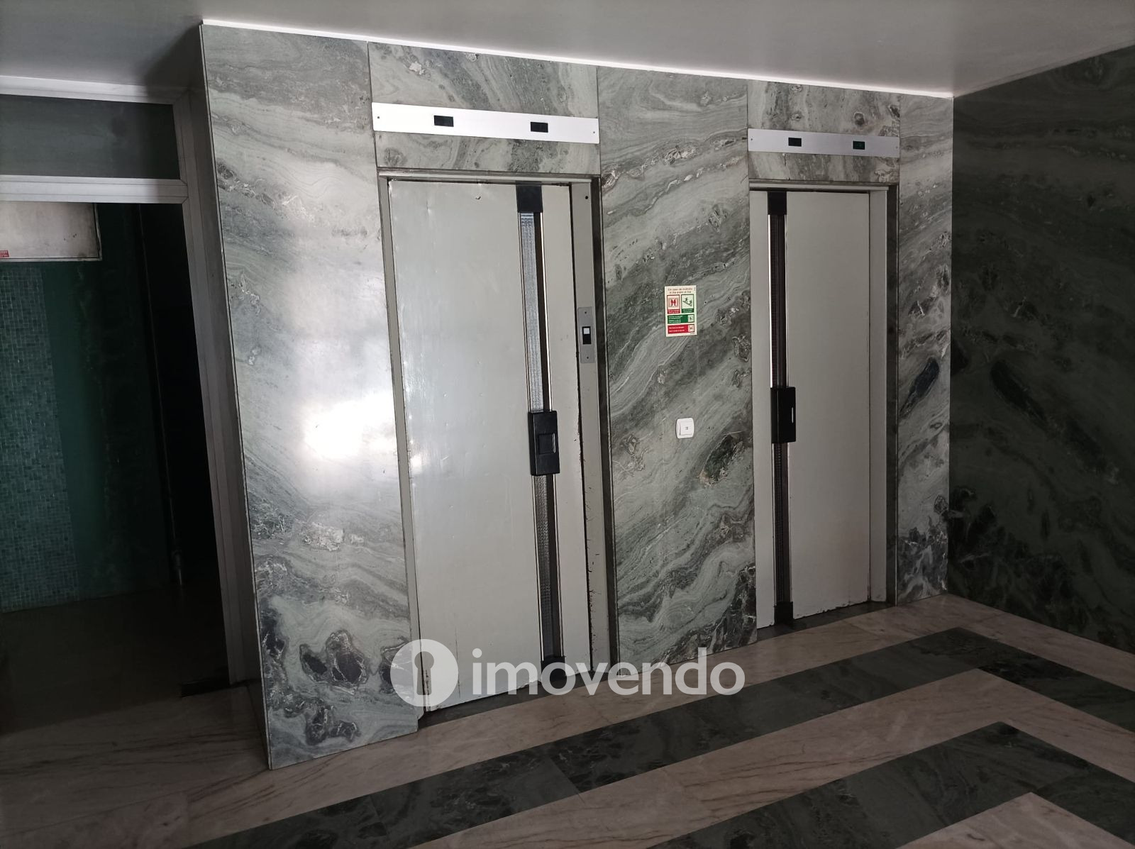 Apartamento T3+1 remodelado, no centro de Coimbra