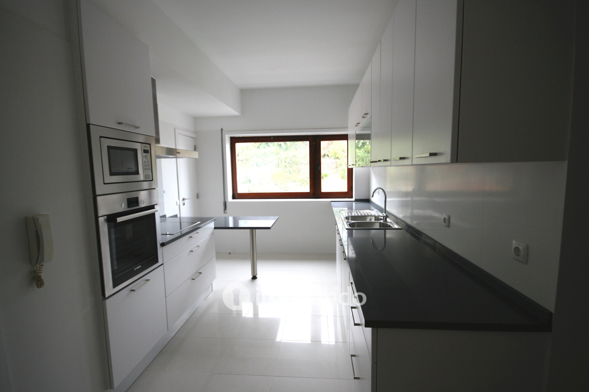 Apartamento T3+1 remodelado, no centro de Coimbra