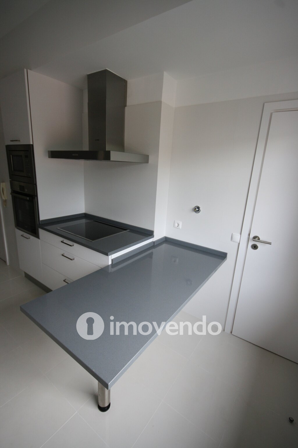 Apartamento T3+1 remodelado, no centro de Coimbra