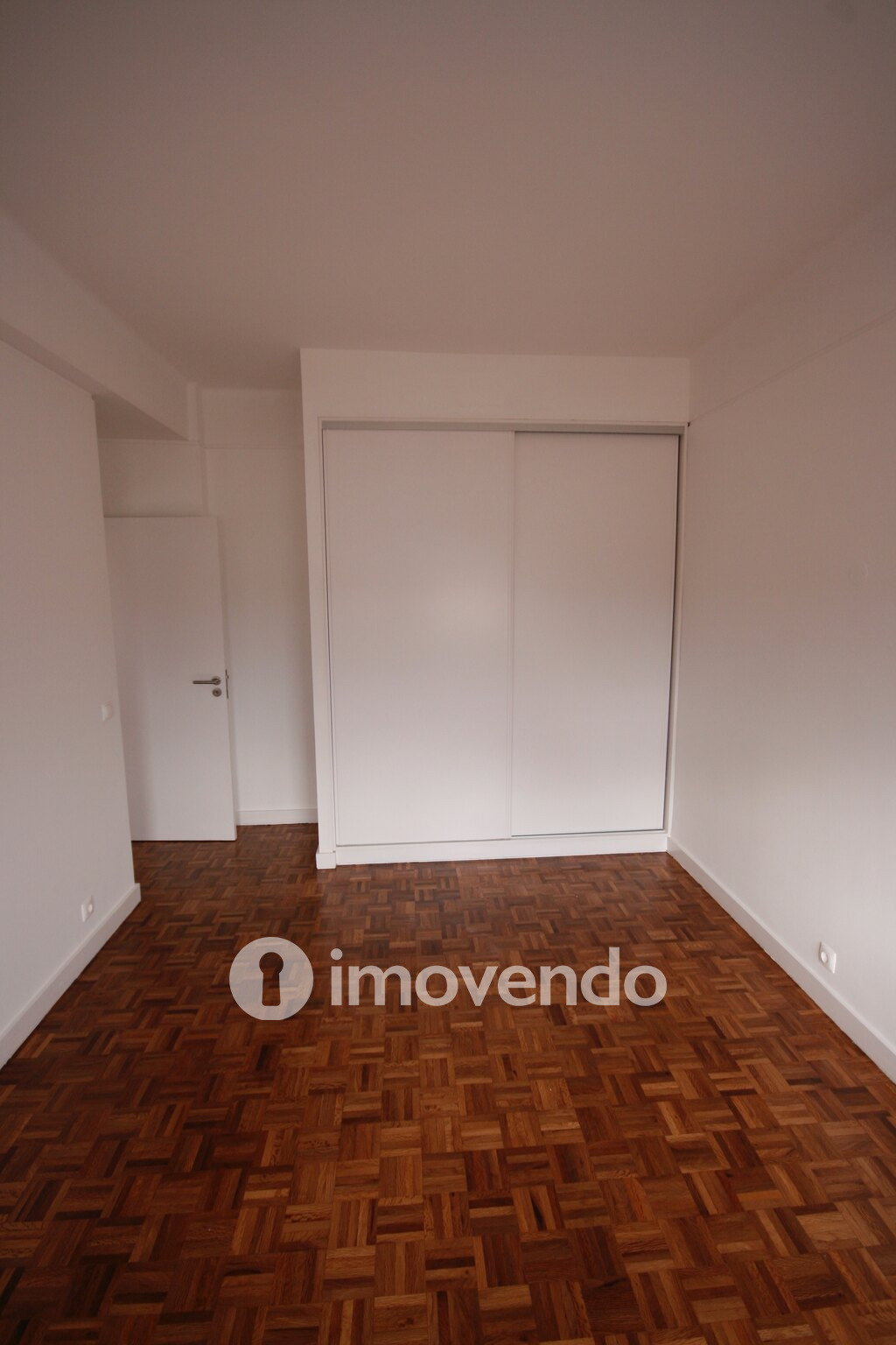 Apartamento T3+1 remodelado, no centro de Coimbra