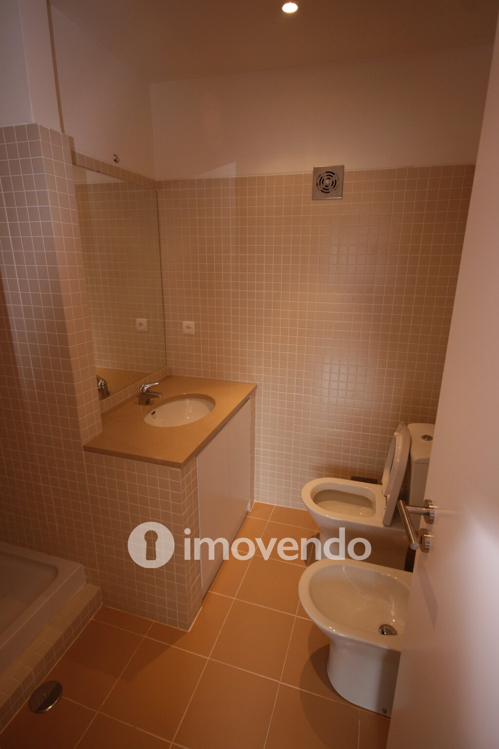 Apartamento T3+1 remodelado, no centro de Coimbra