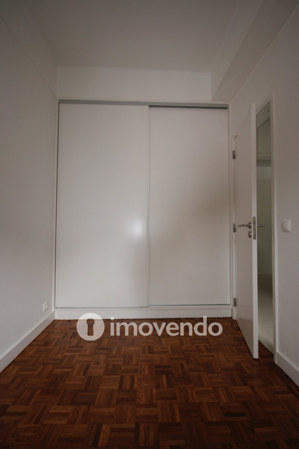 Apartamento T3+1 remodelado, no centro de Coimbra