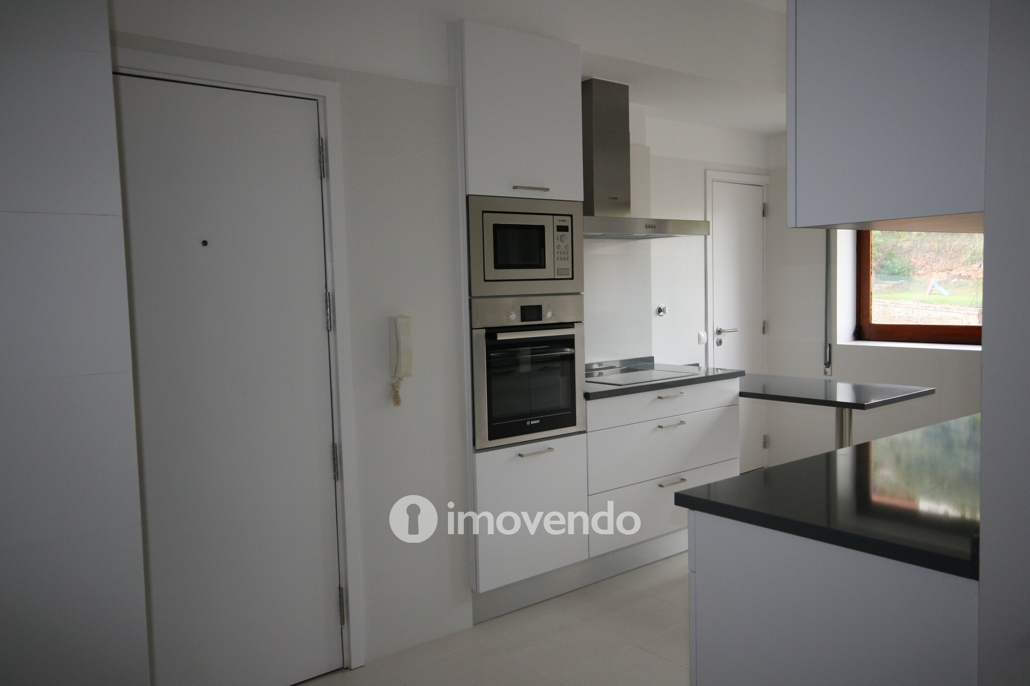 Apartamento T3+1 remodelado, no centro de Coimbra