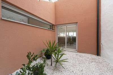 Moradia T5 para remodelar, com projeto realizado, em Vila Nova de Gaia