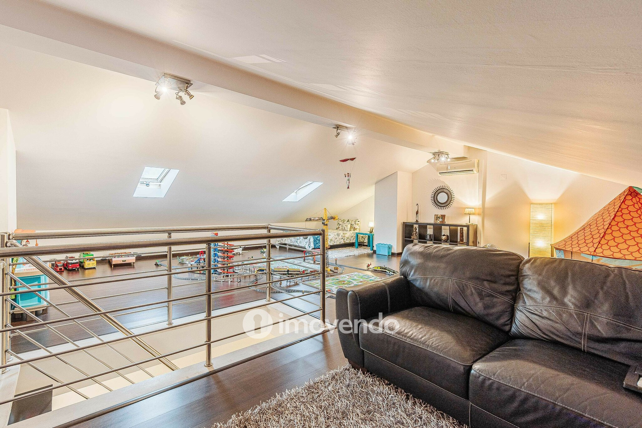 Moradia T3 com garagem, num condomínio com piscina, em Bucelas