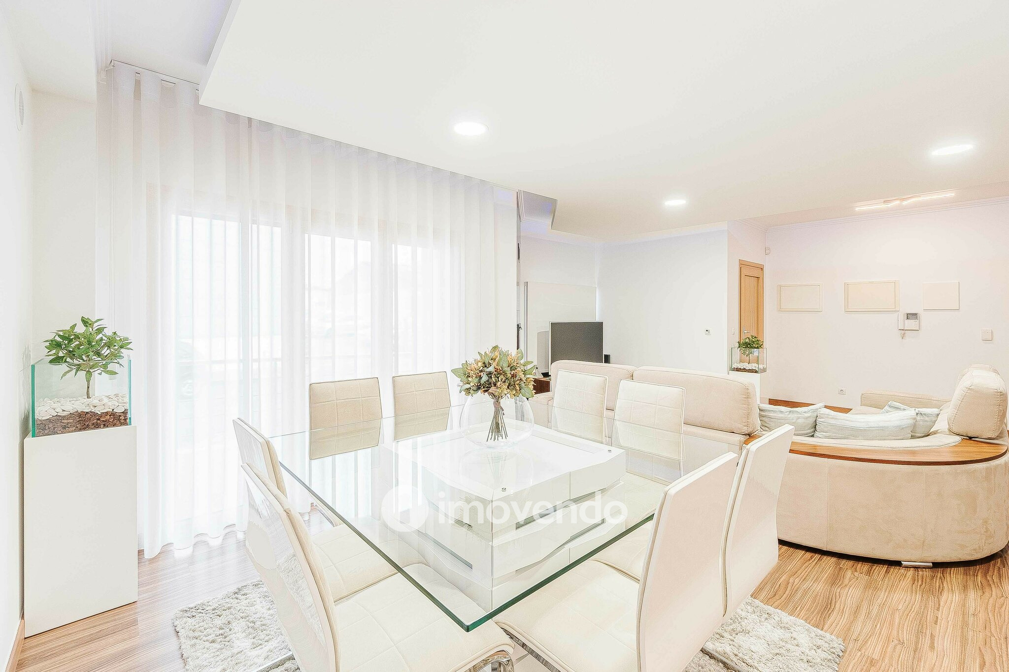 Moradia T3 com garagem, num condomínio com piscina, em Bucelas